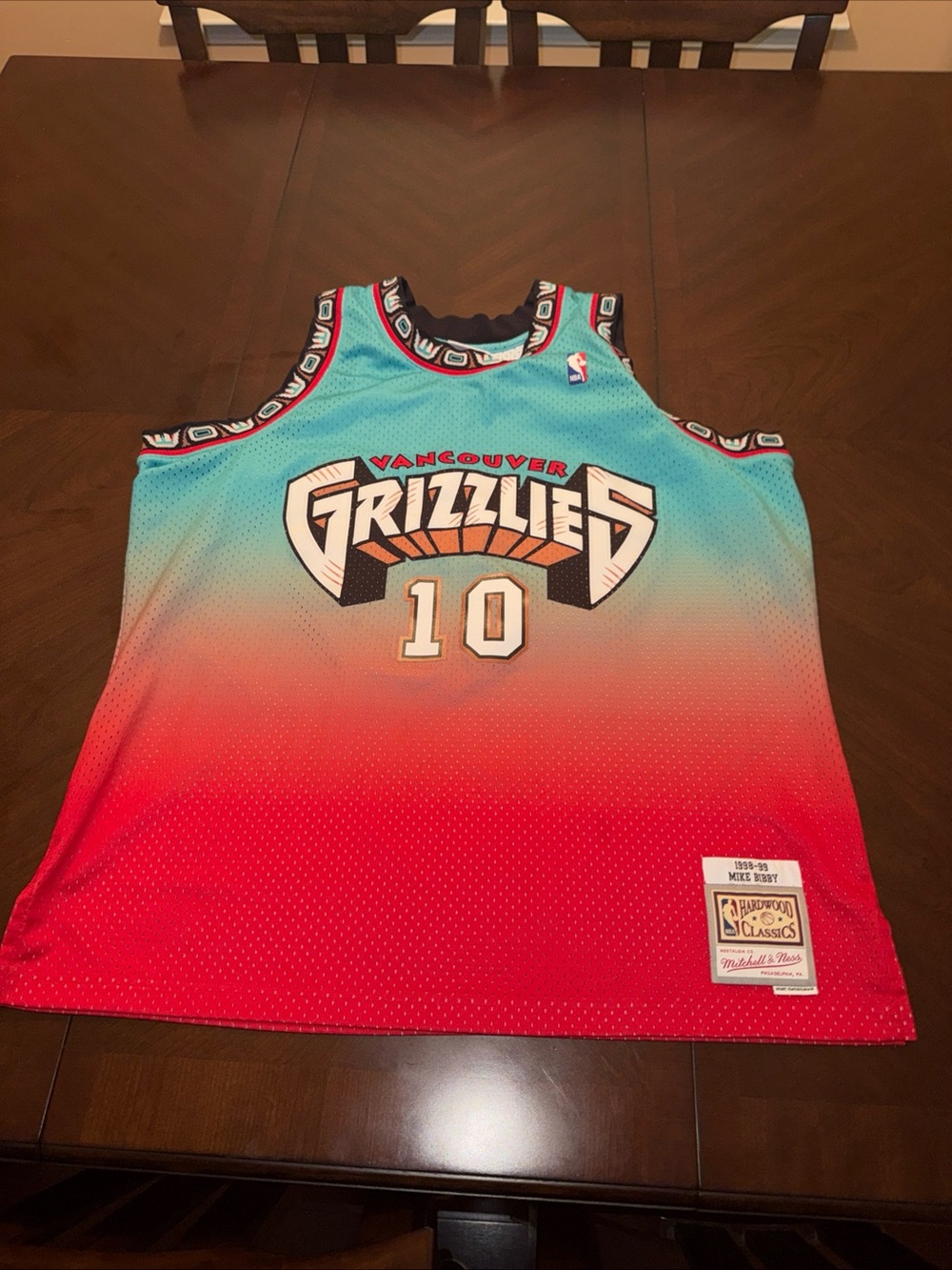 Mitchell & Ness Mike Bibby Teal to Red Vancouver Grizzlies #10 Gradient Jersey